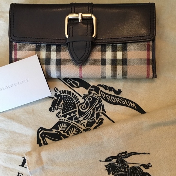 Burberry Handbags - 💥💯 Burberry Haymarket Check Buckle Wallet